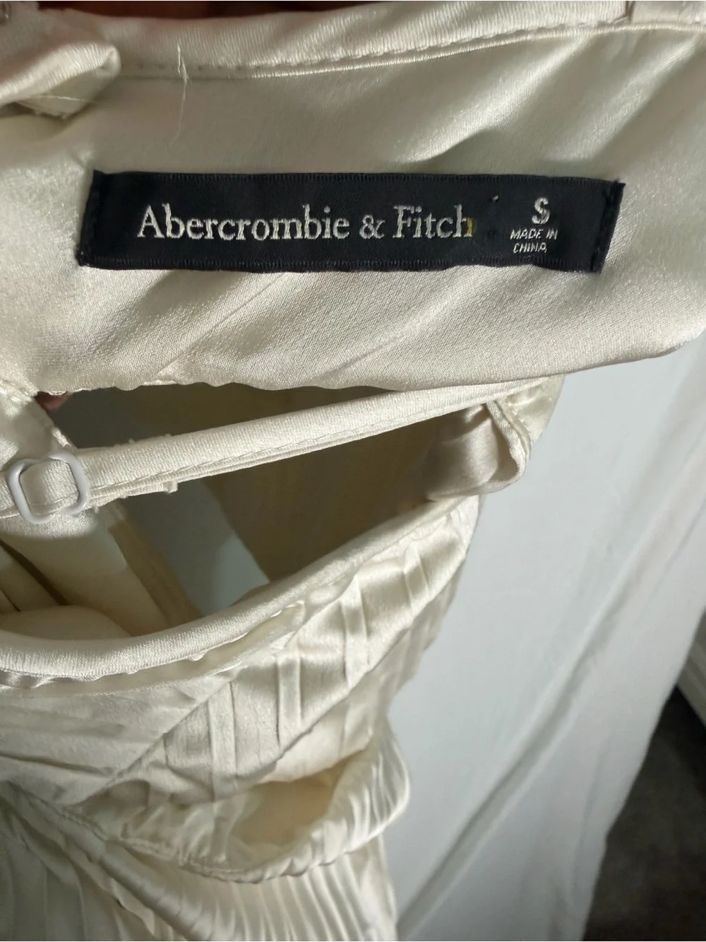 Abercrombie & Fitch Ivory Plunging V-Neck Pleated Maxi Dress